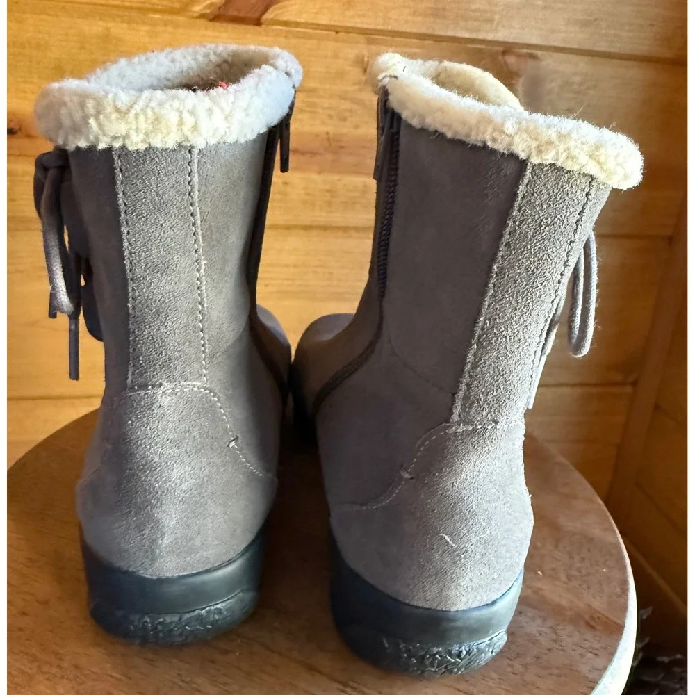Clarks NWOT Bendables Womens 8M Gray Suede Faux Shearling Trim Ankle Boots - Picture 4 of 7